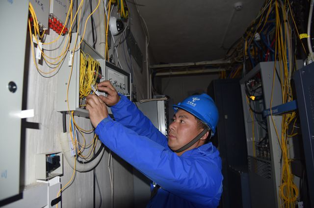 懷化市政府督導(dǎo)組深入一線，督導(dǎo)懷化電信春節(jié)通信保障與通訊設(shè)備檢修工作